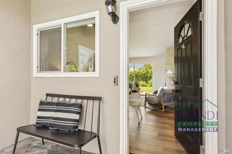 53 Labrea Way - Photo 4 of 20