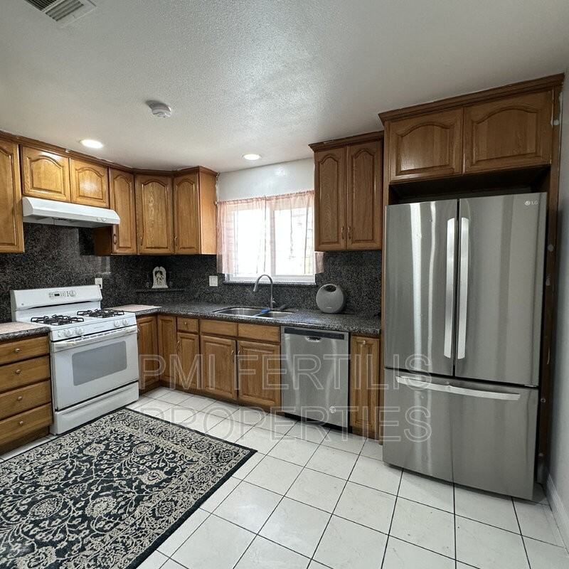 13341 Benton St - Photo 3 of 11