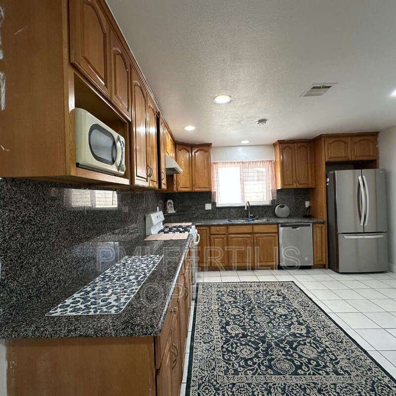 13341 Benton St - Photo 5 of 11