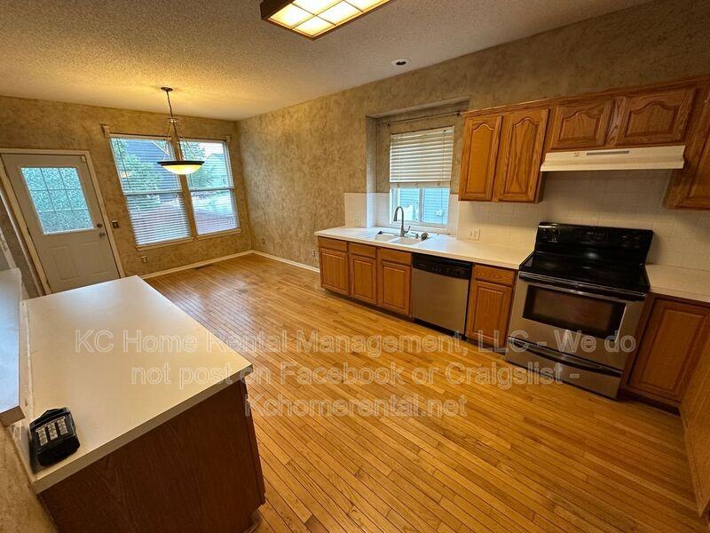 9305 N Charlotte Ct - Photo 3 of 38