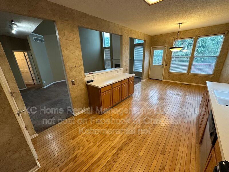 9305 N Charlotte Ct - Photo 7 of 38