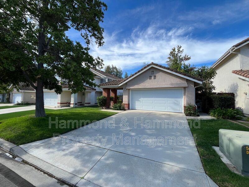 634 Twin Peaks Ave - Photo 2 of 26