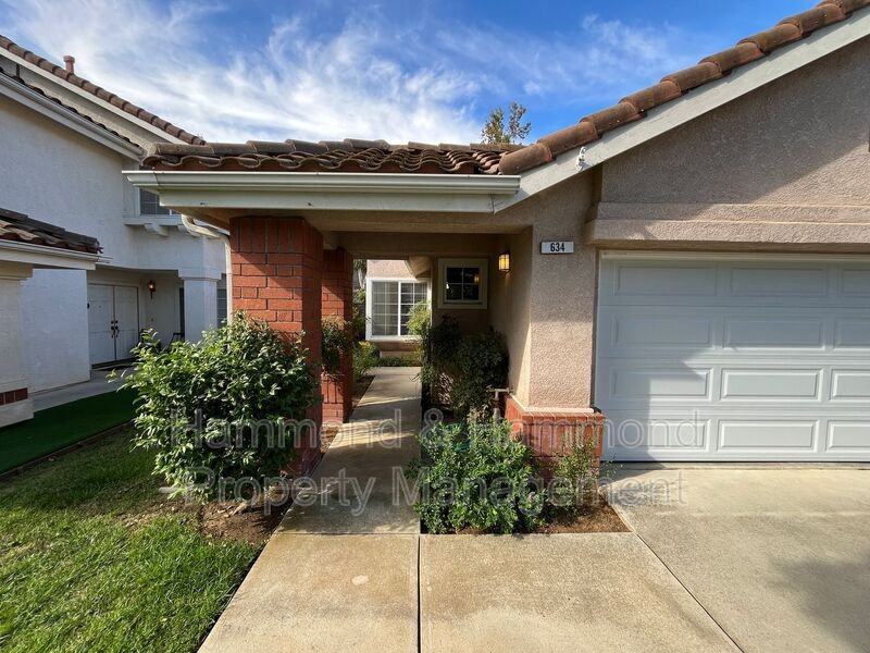634 Twin Peaks Ave - Photo 3 of 26