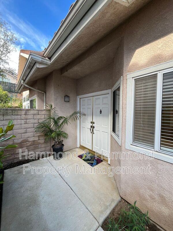 634 Twin Peaks Ave - Photo 4 of 26