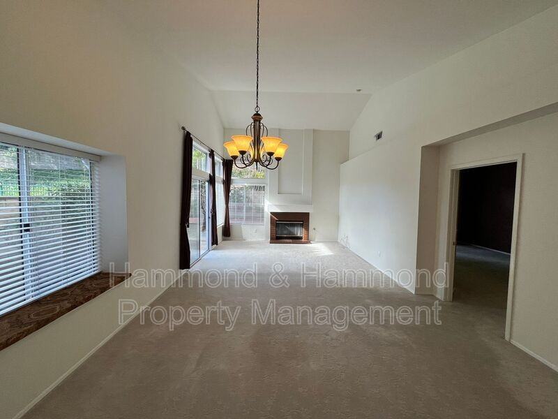 634 Twin Peaks Ave - Photo 7 of 26