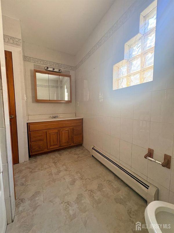 661 Catherine St ##2b - Photo 7 of 15