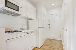 186 E 3rd St #4HK - Photo 1 of 1