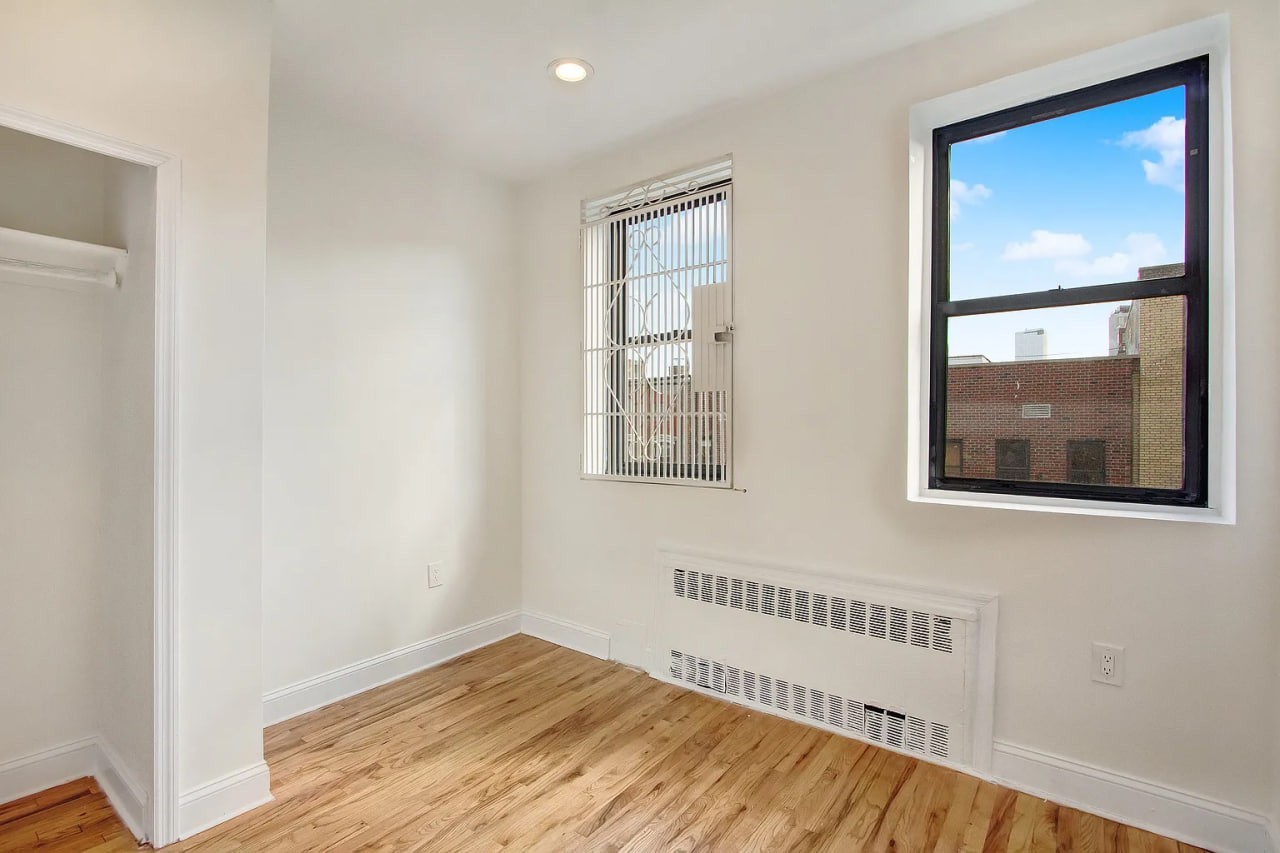 186 E 3rd St #4HK - Photo 3 of 4