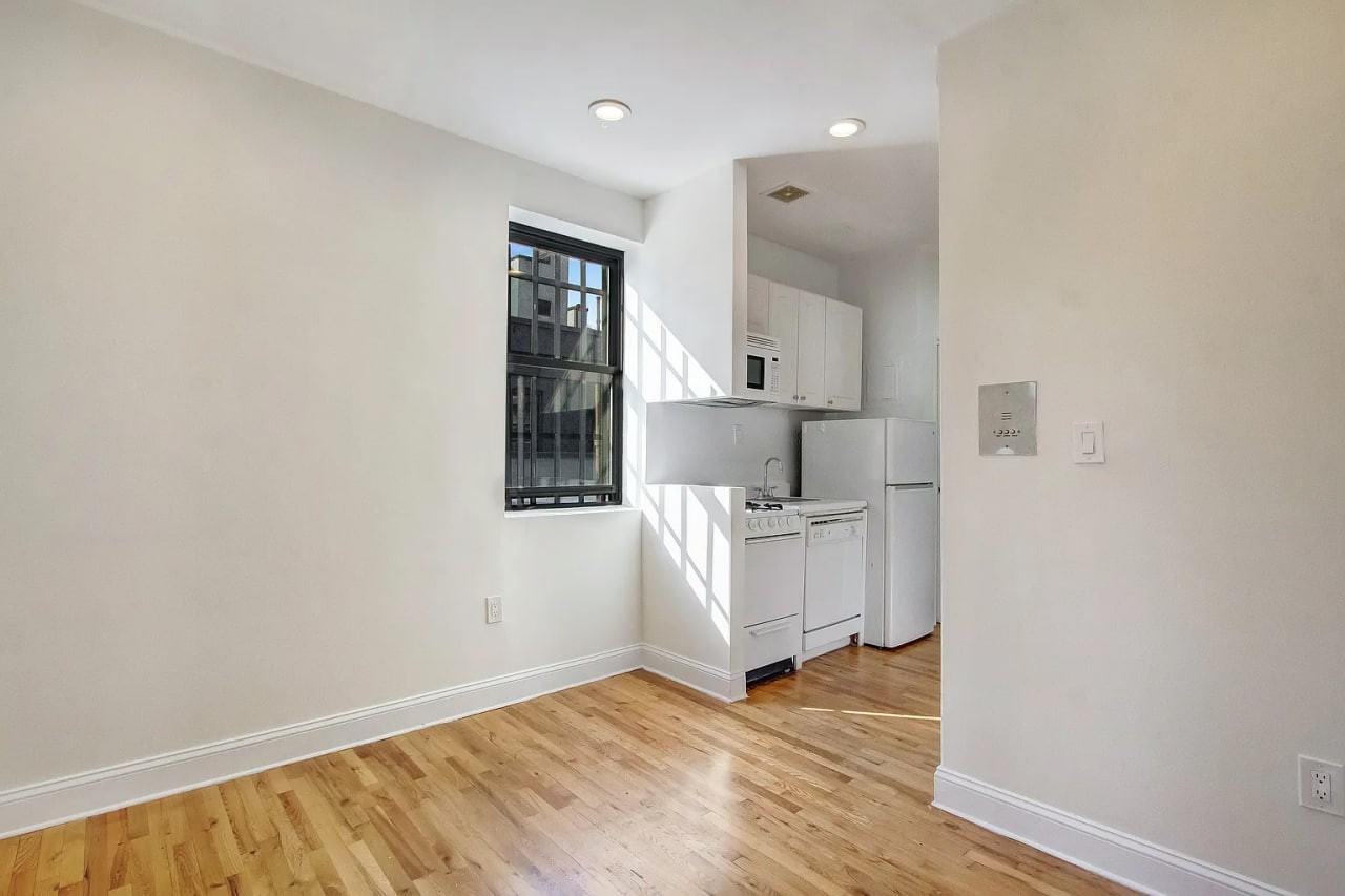 186 E 3rd St #4HK - Photo 4 of 4