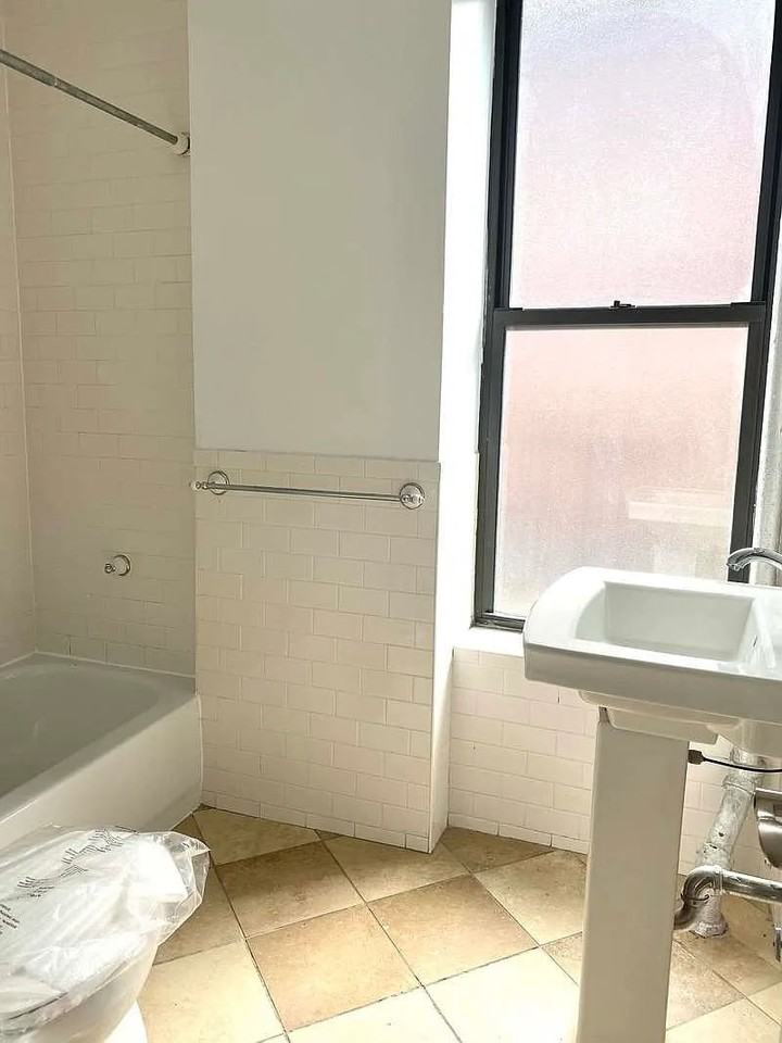 245 E 4th St #14 - Photo 2 of 5