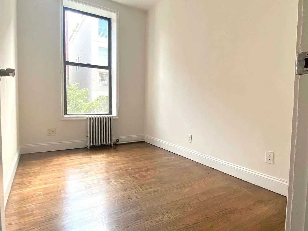 245 E 4th St #14 - Photo 4 of 5
