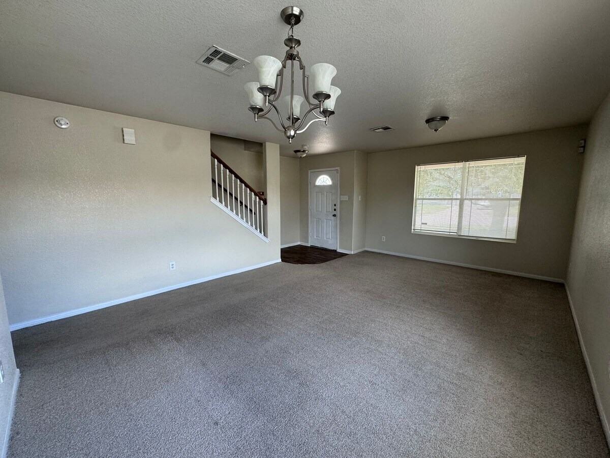 2201 Riley Dr - Photo 4 of 28