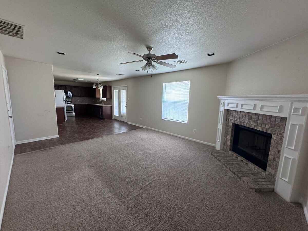 2201 Riley Dr - Photo 5 of 28