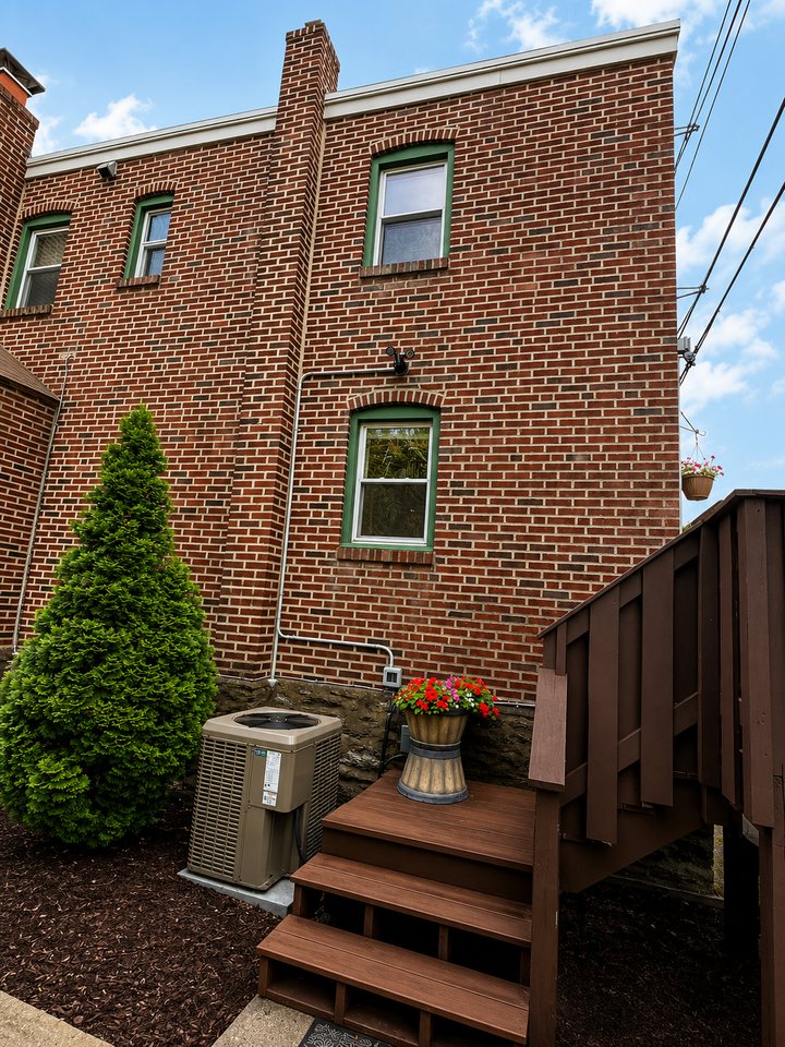 256 Childs Ave - Photo 4 of 32