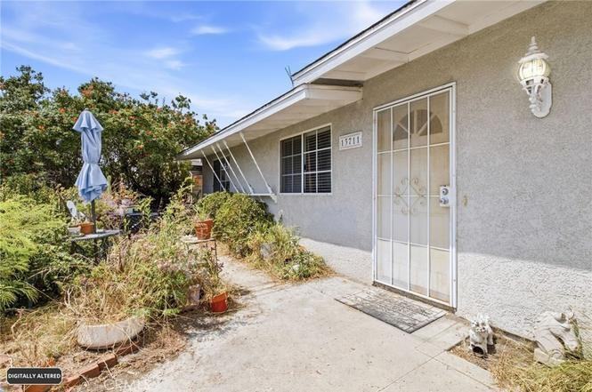 13711 Jefferson St - Photo 3 of 50
