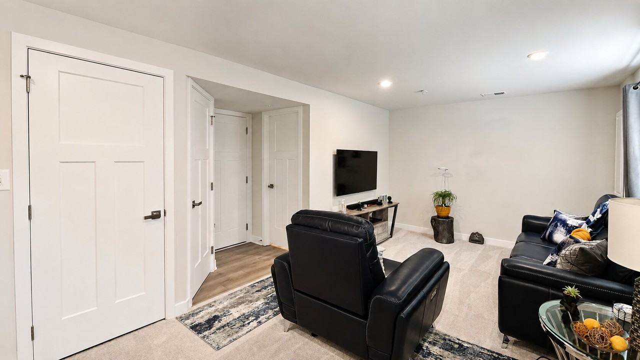 9008 Armstrong Ln - Photo 3 of 36