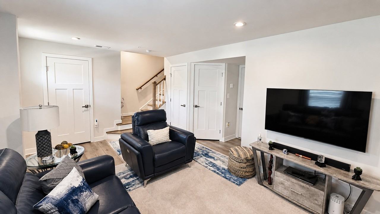 9008 Armstrong Ln - Photo 5 of 36
