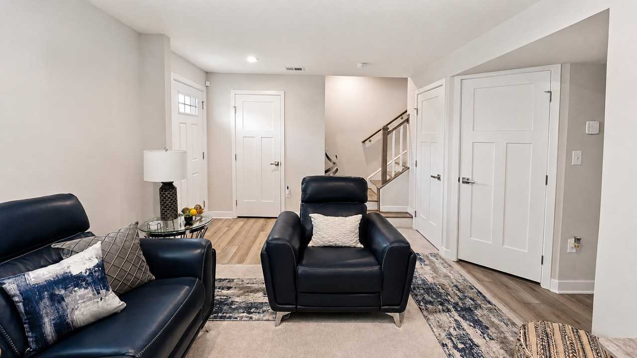 9008 Armstrong Ln - Photo 6 of 36