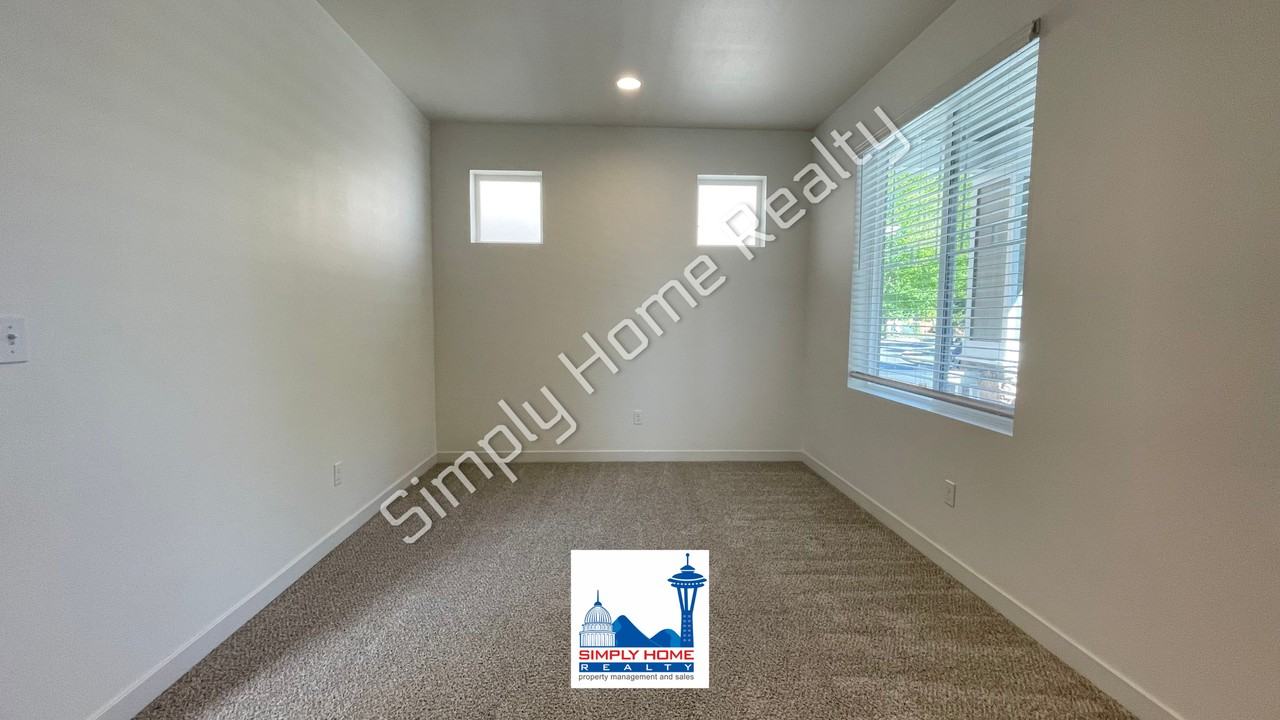5228 54th Ave Se - Photo 2 of 26
