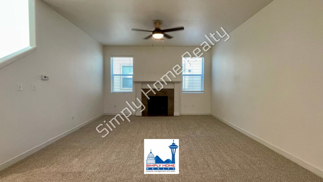 5228 54th Ave Se - Photo 3 of 26