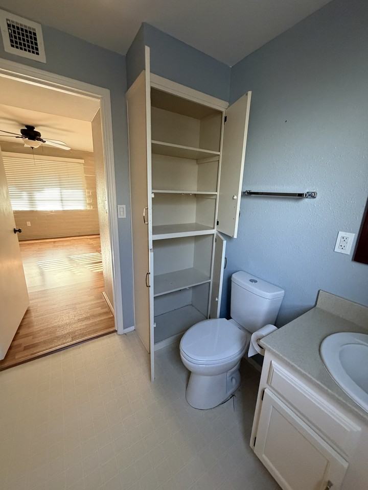 403 S Paseo Tierra #B - Photo 7 of 11