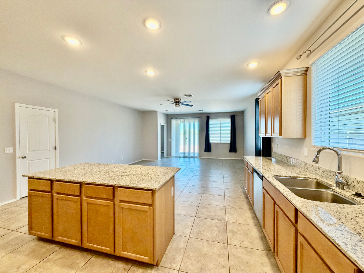 13484 W Range Mule Dr - Photo 5 of 17
