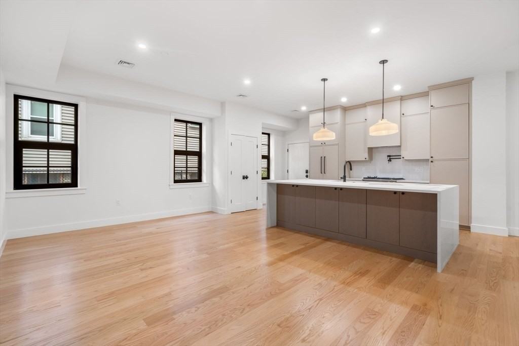 33 Pearl St - Photo 7 of 18