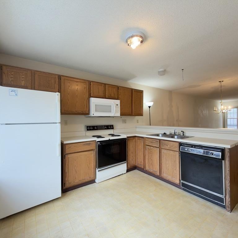 48 Castlegate Dr - Photo 3 of 19