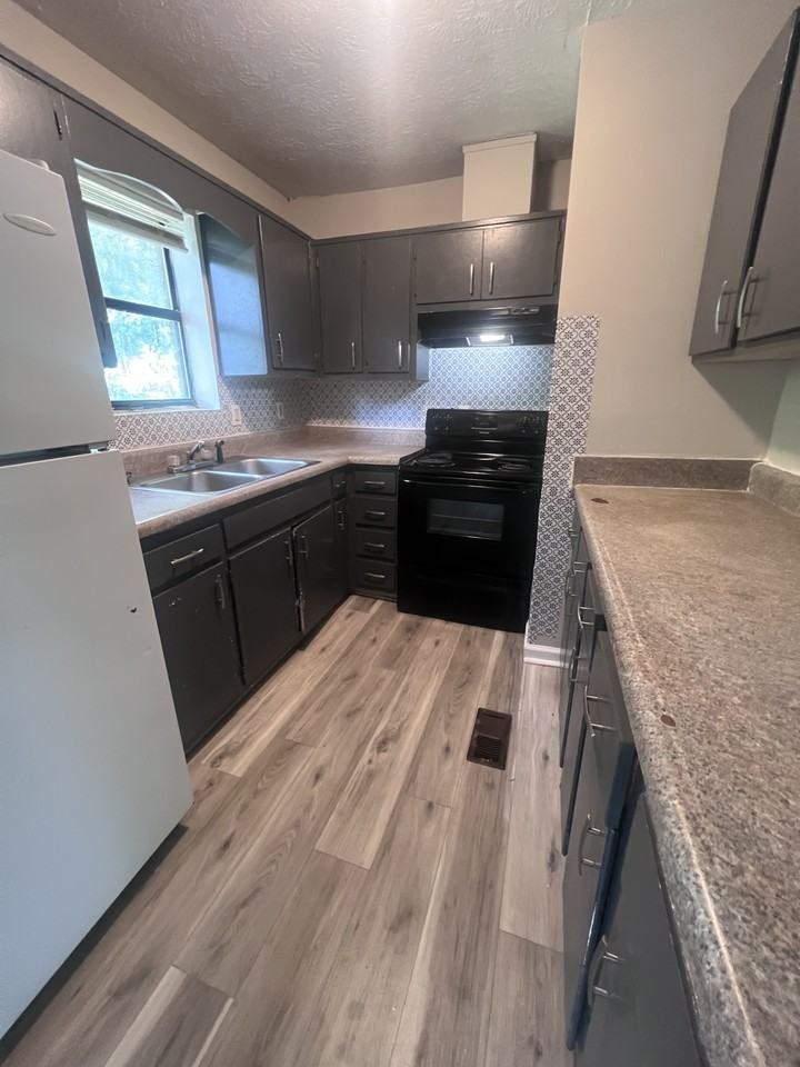 155 Castleman Rd - Photo 5 of 19