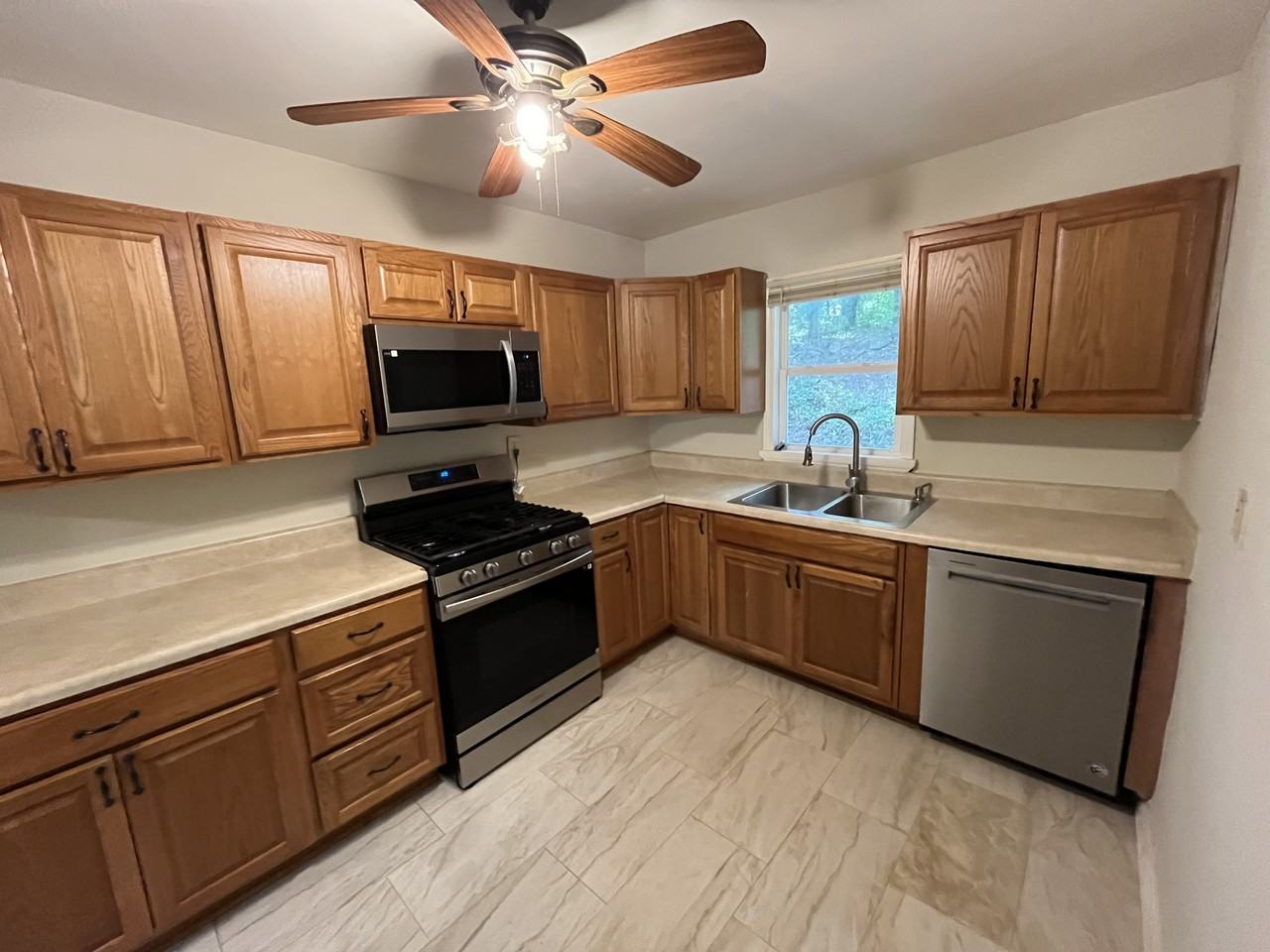 269 Florida Ave Sw - Photo 6 of 35