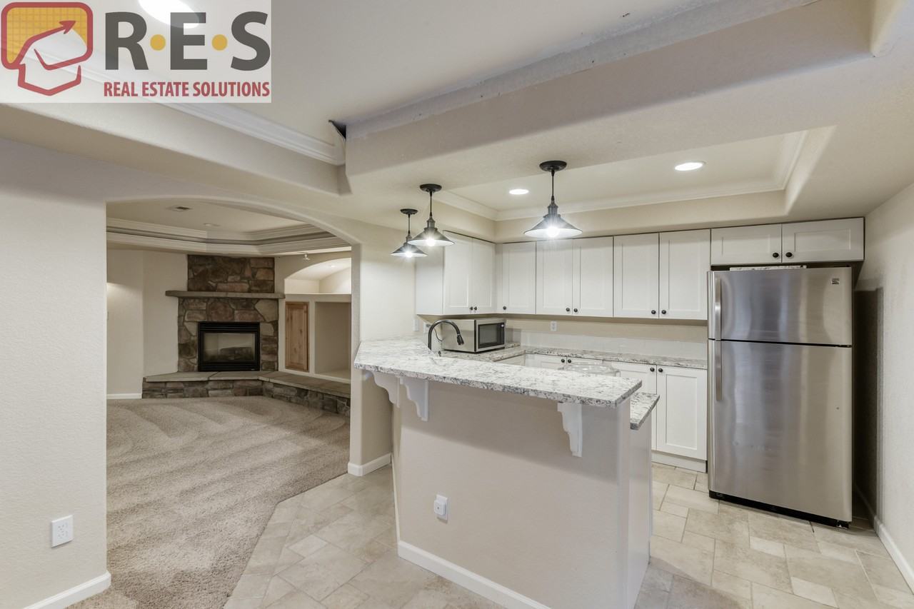 1698 Peridot Ln - Photo 4 of 22