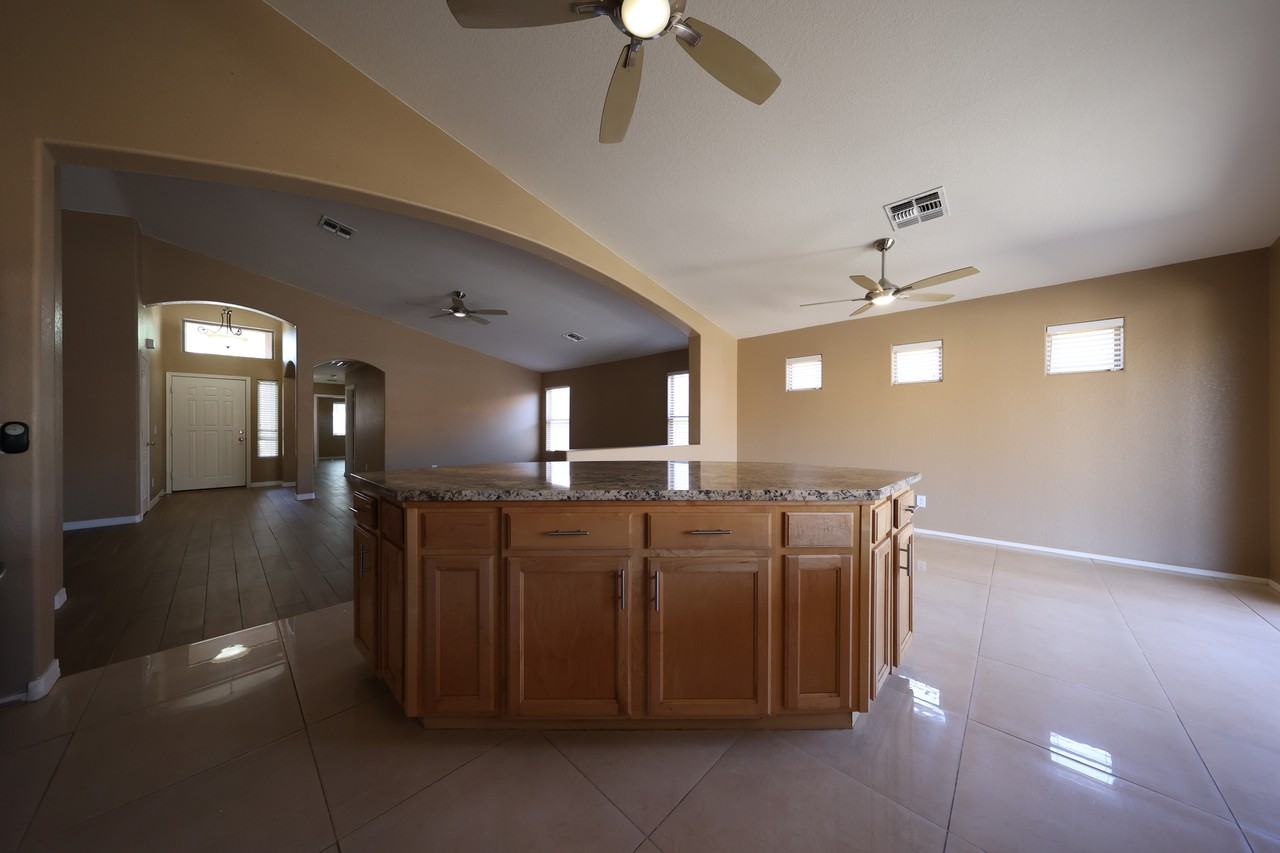 42604 W Oakland Dr - Photo 3 of 50