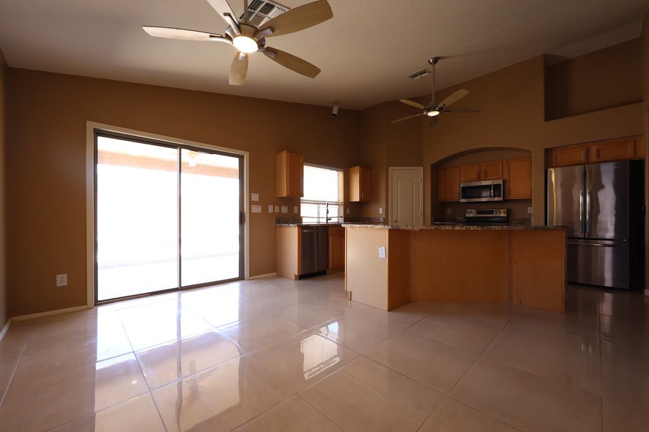 42604 W Oakland Dr - Photo 4 of 50