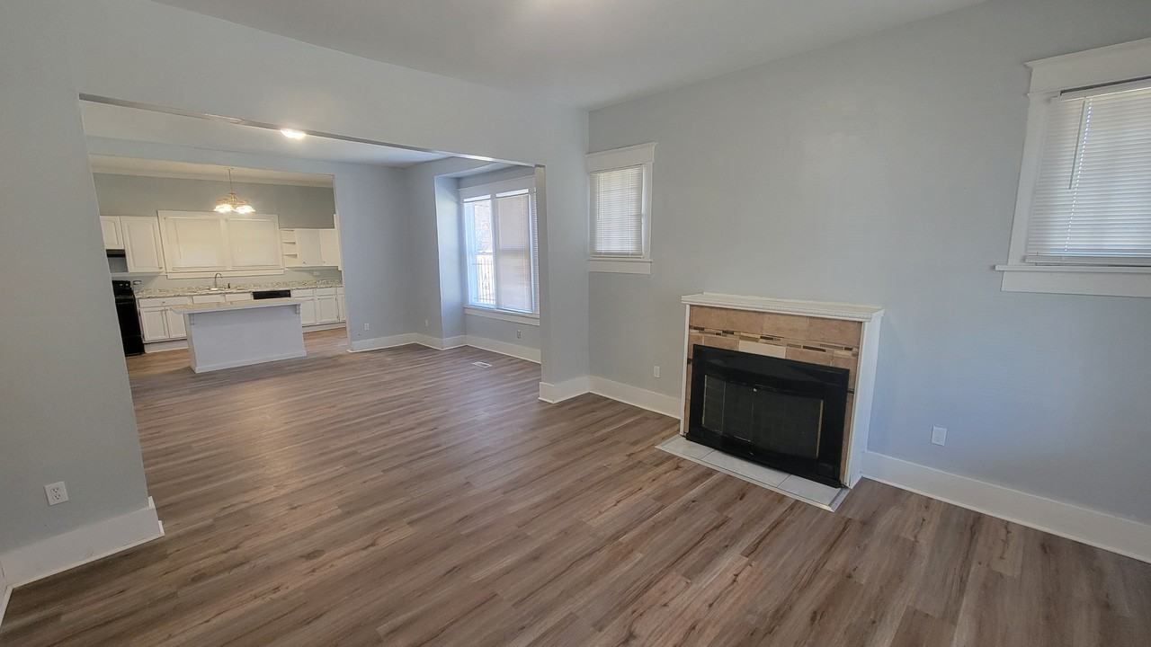 2300 S Pulaski St - Photo 2 of 17