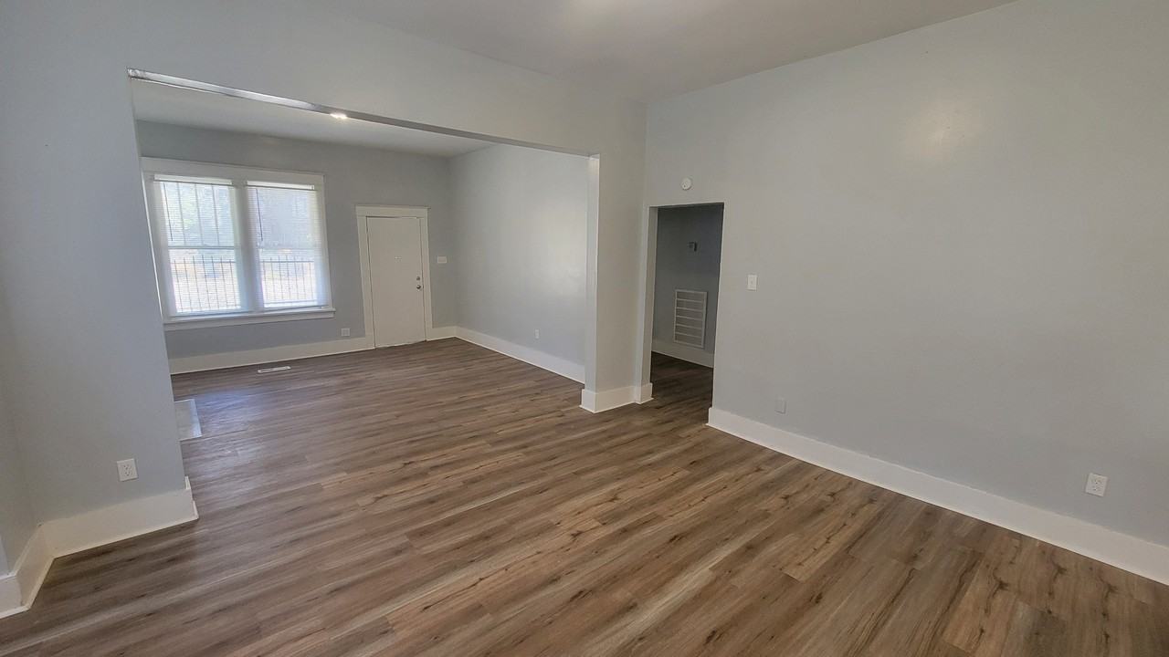 2300 S Pulaski St - Photo 3 of 17