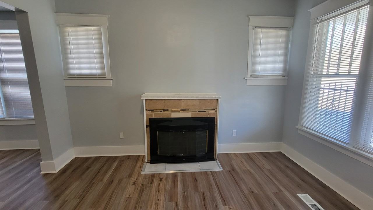 2300 S Pulaski St - Photo 4 of 17