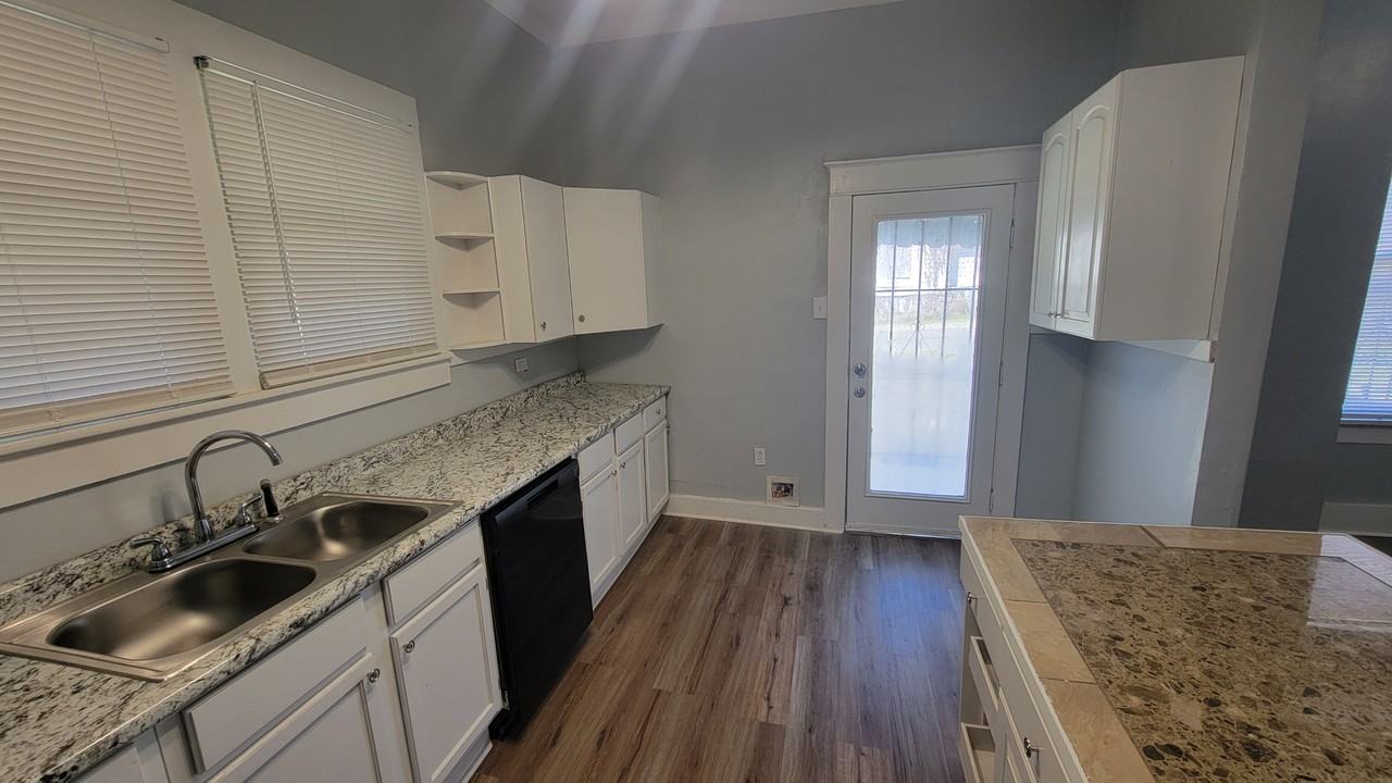 2300 S Pulaski St - Photo 6 of 17