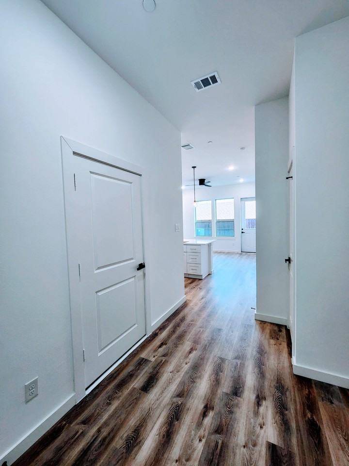 1008 17th St #NA - Photo 5 of 16