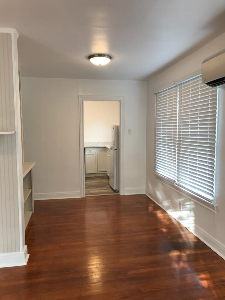 446 Cole St - Photo 5 of 16