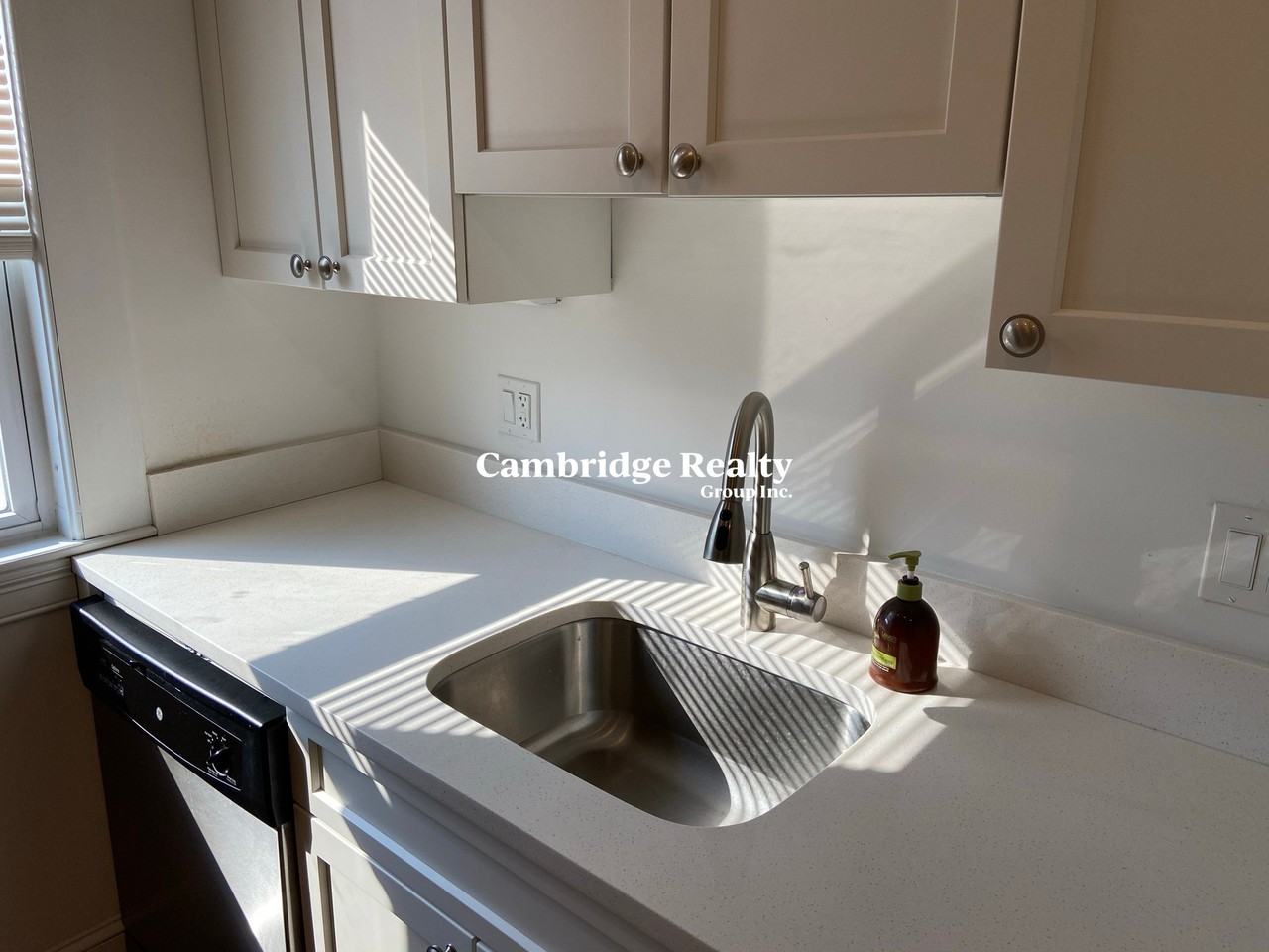 38 Newton St #2R - Photo 4 of 27