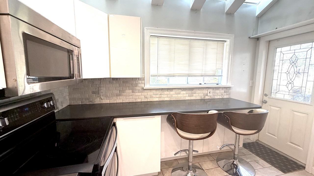 5 Chase Ln #5 - Photo 4 of 20