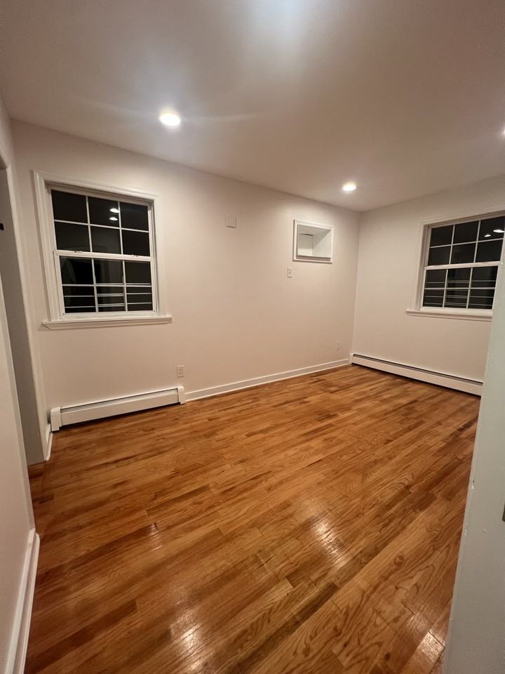 10465 Springfield Blvd #1stFL - Photo 3 of 7