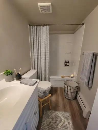 5820 58a St #305 - Photo 3 of 4
