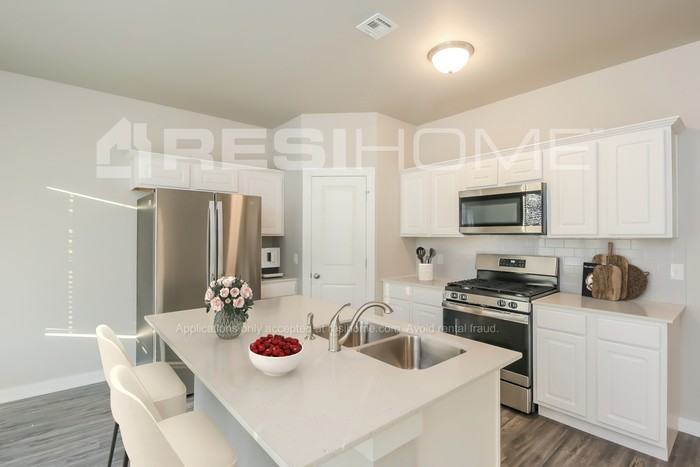 9005 Nw 142nd St - Photo 2 of 17