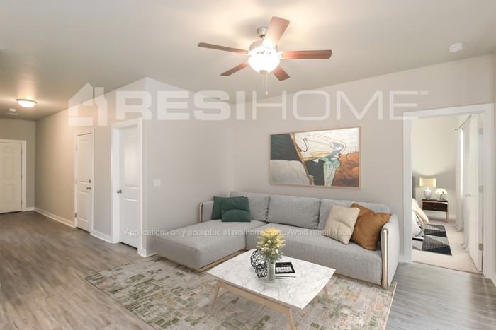 9005 Nw 142nd St - Photo 4 of 17