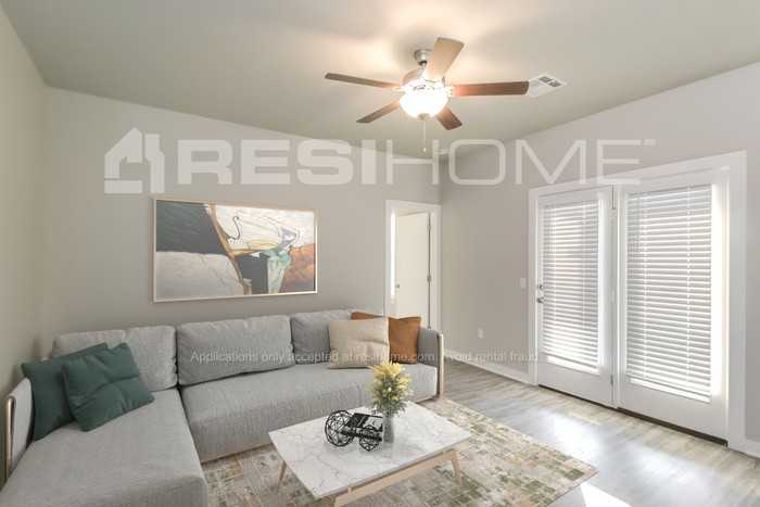9005 Nw 142nd St - Photo 5 of 17
