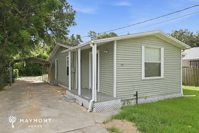228 S Eastside Dr - Photo 4 of 15