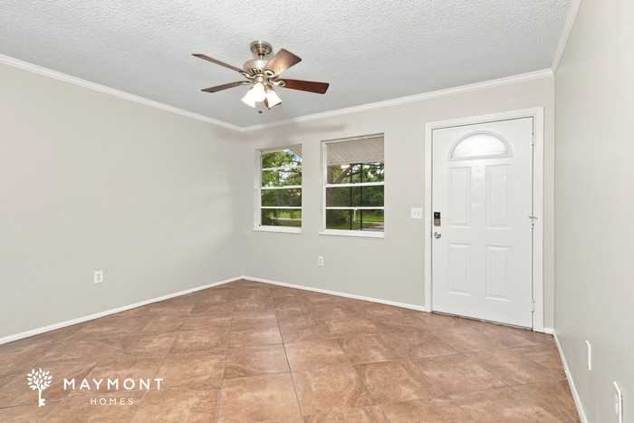 4970 Washington St - Photo 5 of 15