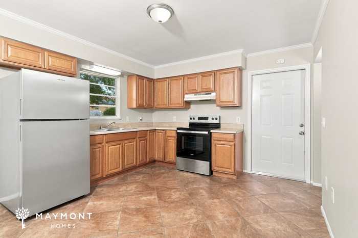 4970 Washington St - Photo 7 of 15