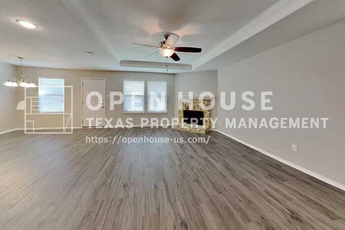 1256 Boxwood Ln - Photo 4 of 20
